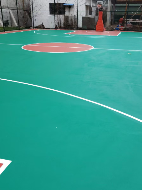 零陵 球场长期使用易出现地面开裂